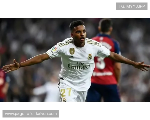 皇马中场渗透直塞为前锋送上致命传球：战术解码与训练之道